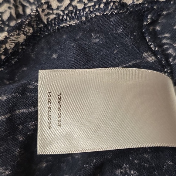 Lucky Brand Navy and White Patterned Blouse. Size 1X - Picture 7 of 7